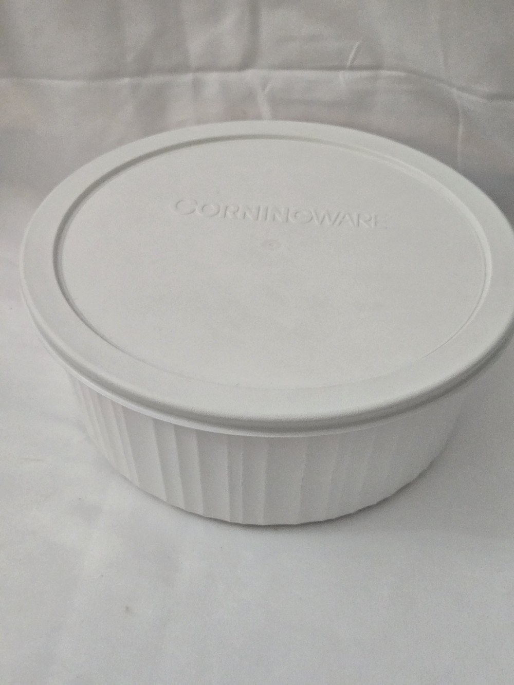 Vintage CorningWare F-1-B 2.5L Round Casserole Gold Rim F-1-PC Lid USA